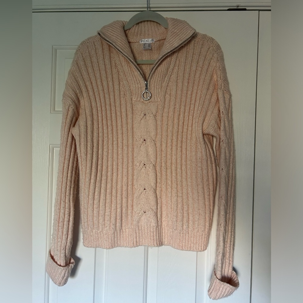 Venus sweater with detailed zip